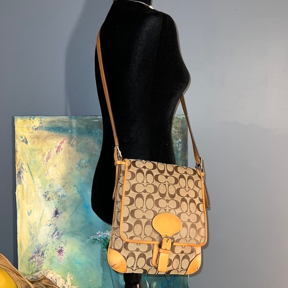 Coach Handbags - Coach Vintage Signature Crossbody Hobo Bag